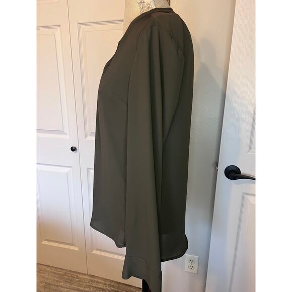 Express Women's Olive Green V-Neck Long Sleeve Shirt Size S NWOT - Picture 3 of 6